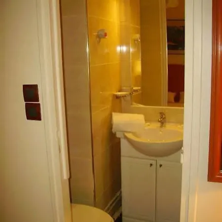 Le Hotel 2*